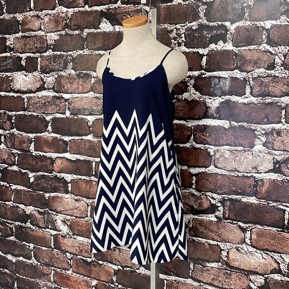 Alya Dress Slip Sleeveless Blue White Chevron Pockets Size Medium - Picture 7 of 13